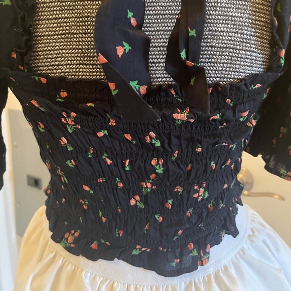 Cute country style cropped top with half sleeves - Picture 4 of 9